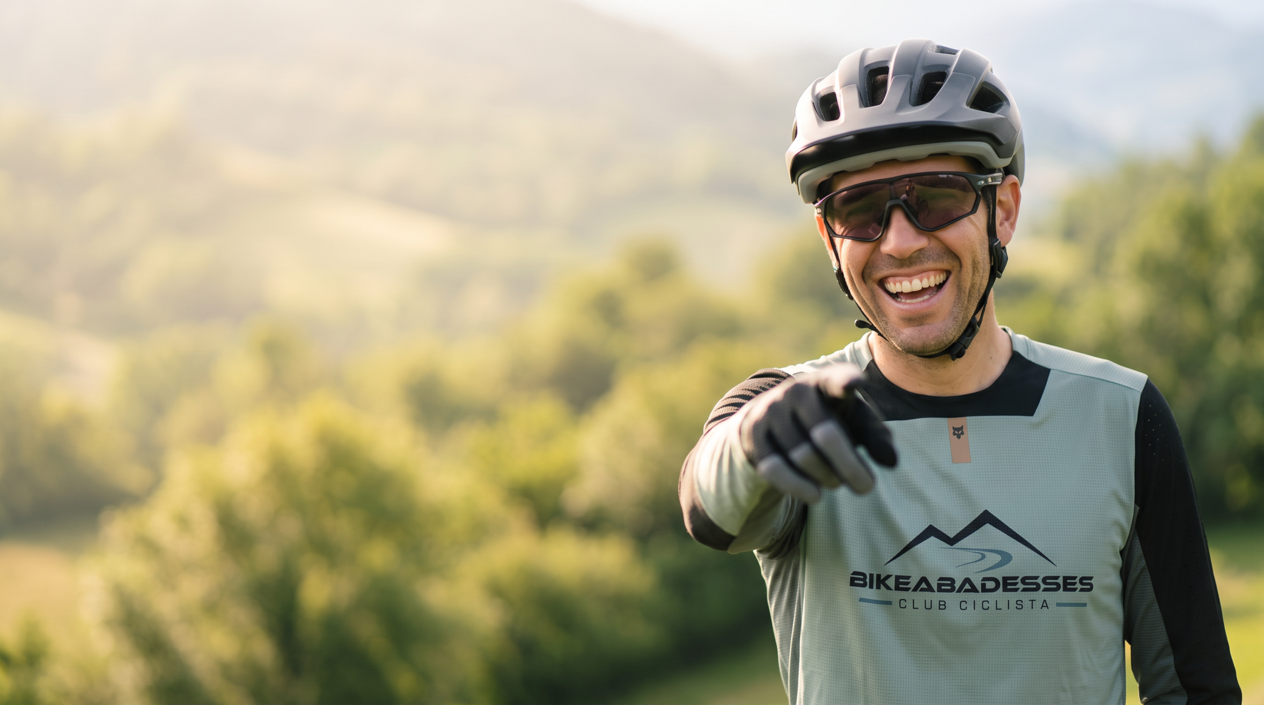 Biker amb la nova samarreta del BikeAbadesses